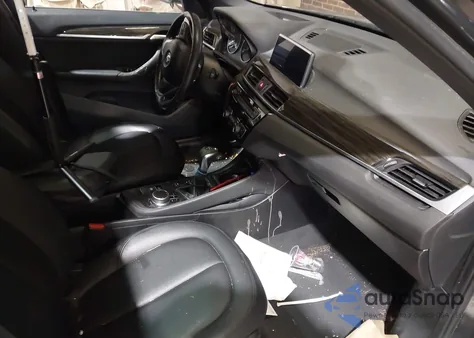 2017 BMW X1 xDrive28I из США, поврежденный, VIN WBXHT3C37H5F70129